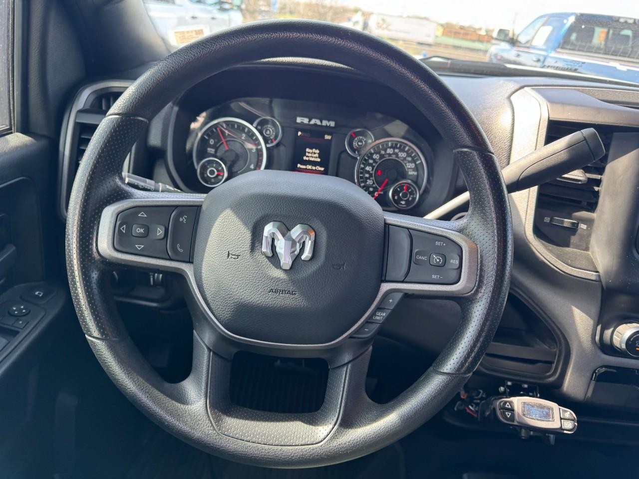 Ram 2500 Vehicle Full-screen Gallery Image 12