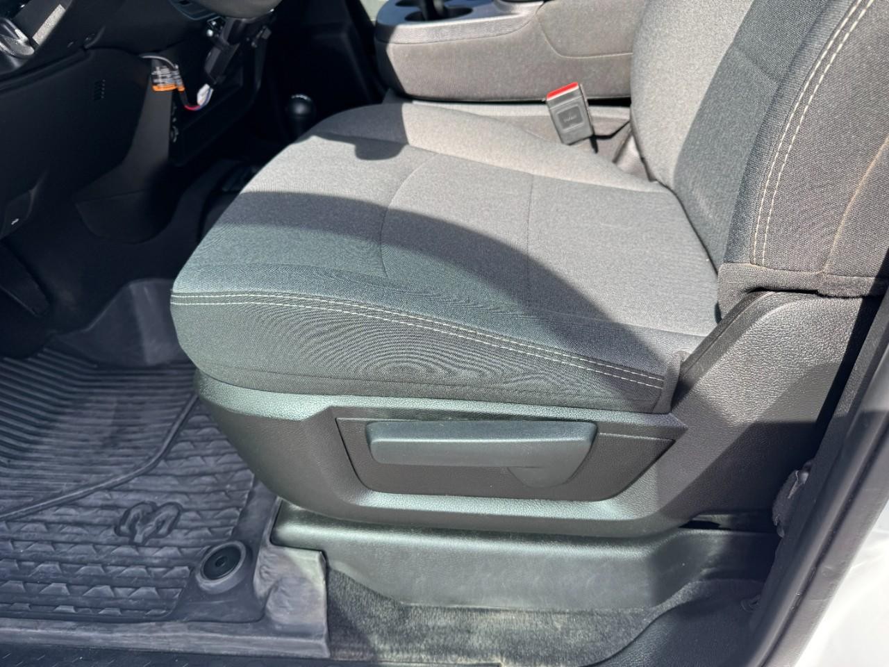 Ram 2500 Vehicle Full-screen Gallery Image 14