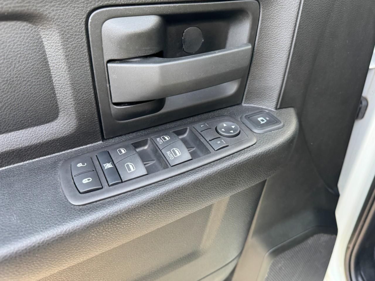 Ram 2500 Vehicle Full-screen Gallery Image 15