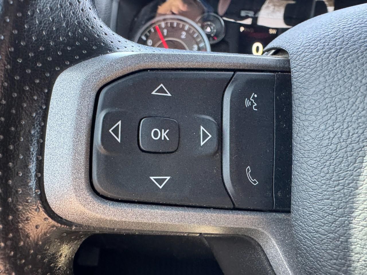 Ram 2500 Vehicle Full-screen Gallery Image 17