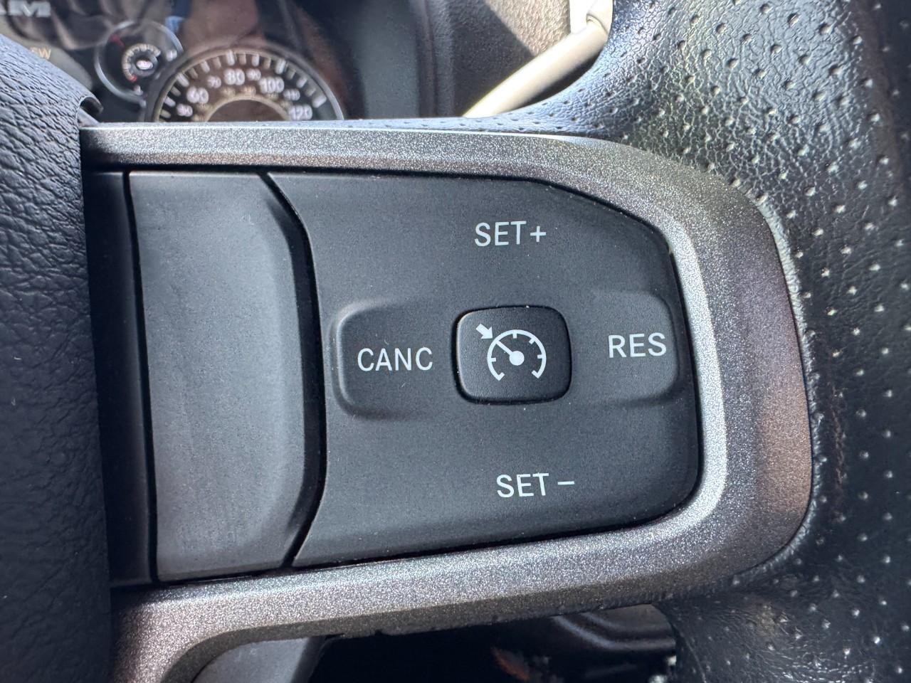 Ram 2500 Vehicle Full-screen Gallery Image 18