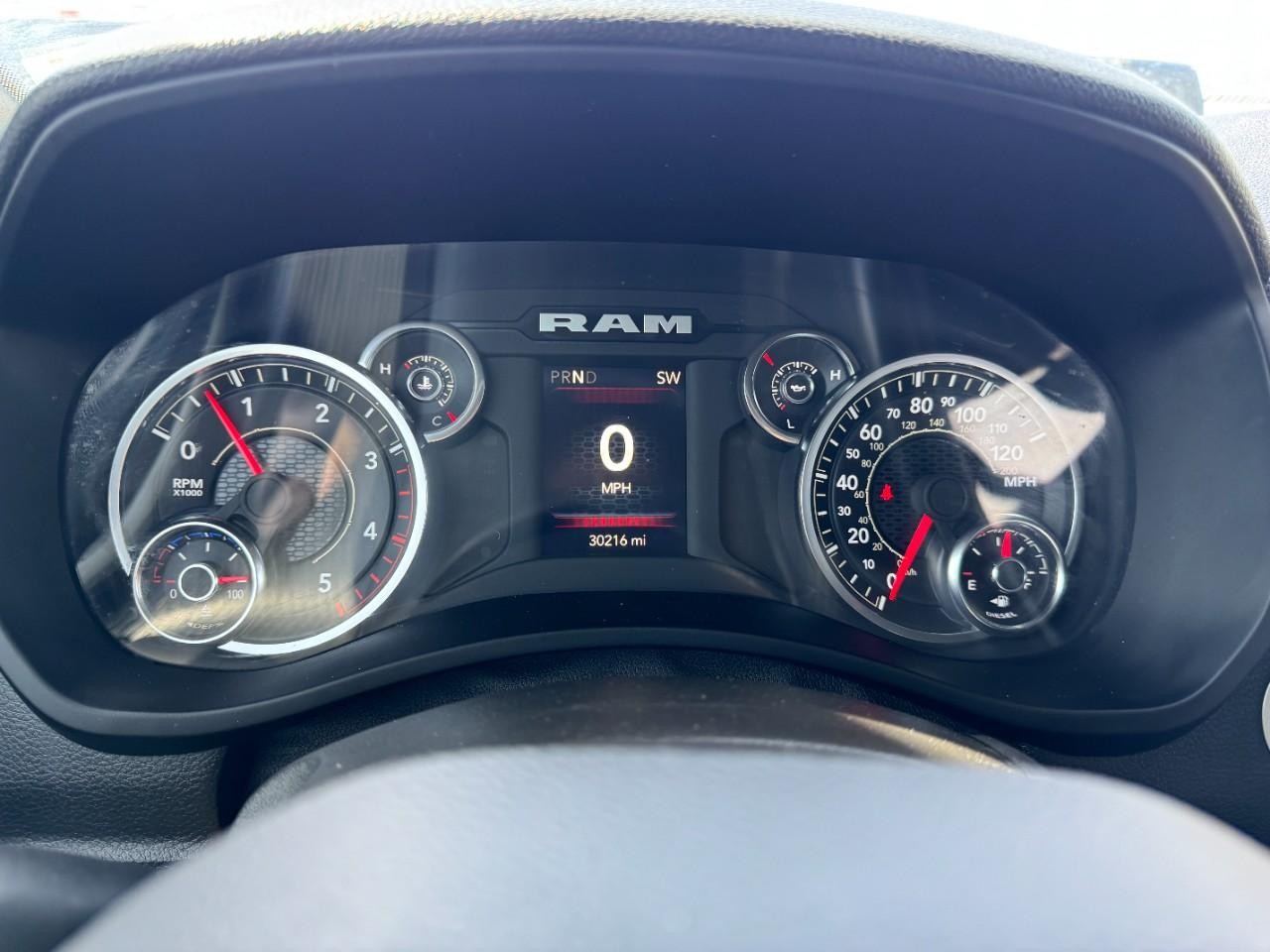 Ram 2500 Vehicle Full-screen Gallery Image 22