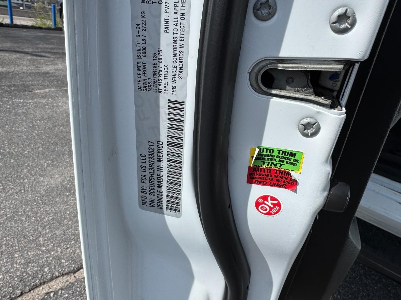 Ram 2500 Vehicle Full-screen Gallery Image 23