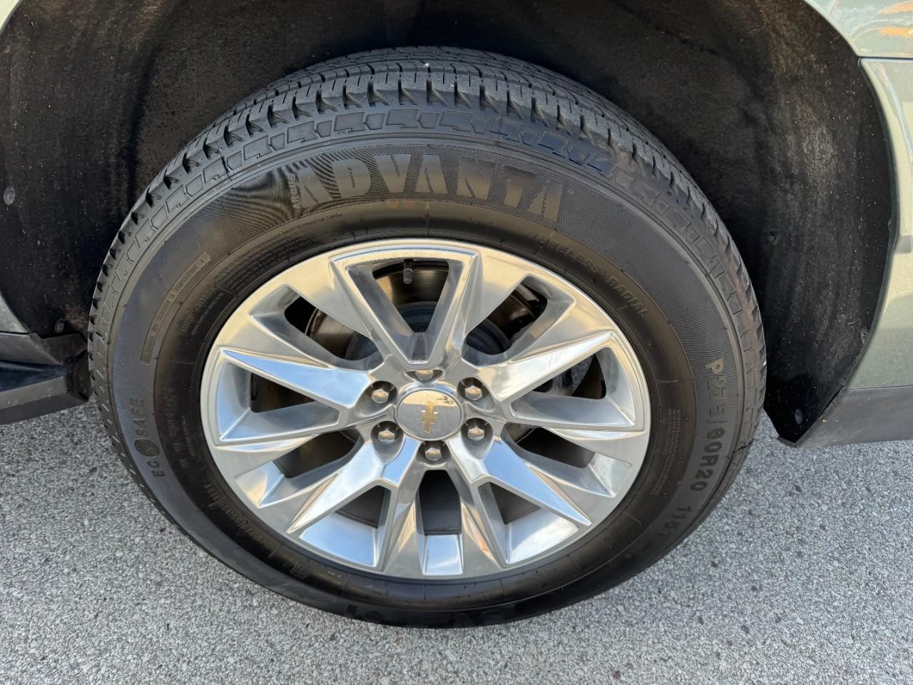 Chevrolet Suburban Vehicle Full-screen Gallery Image 07