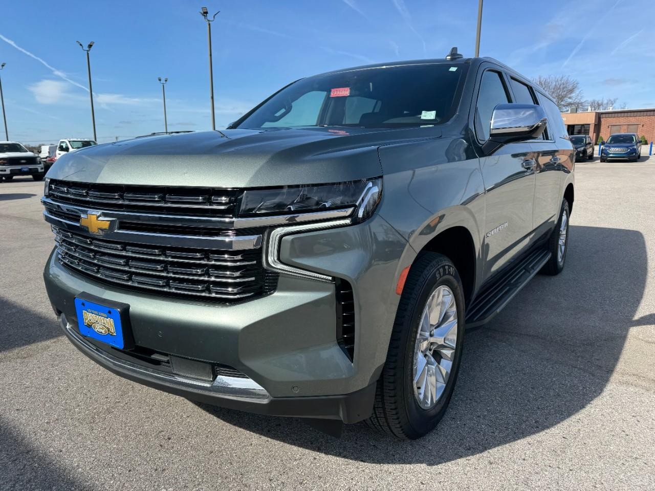 Chevrolet Suburban Vehicle Full-screen Gallery Image 08