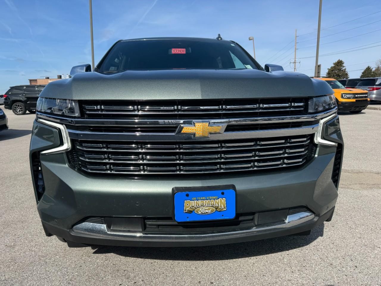 Chevrolet Suburban Vehicle Full-screen Gallery Image 09