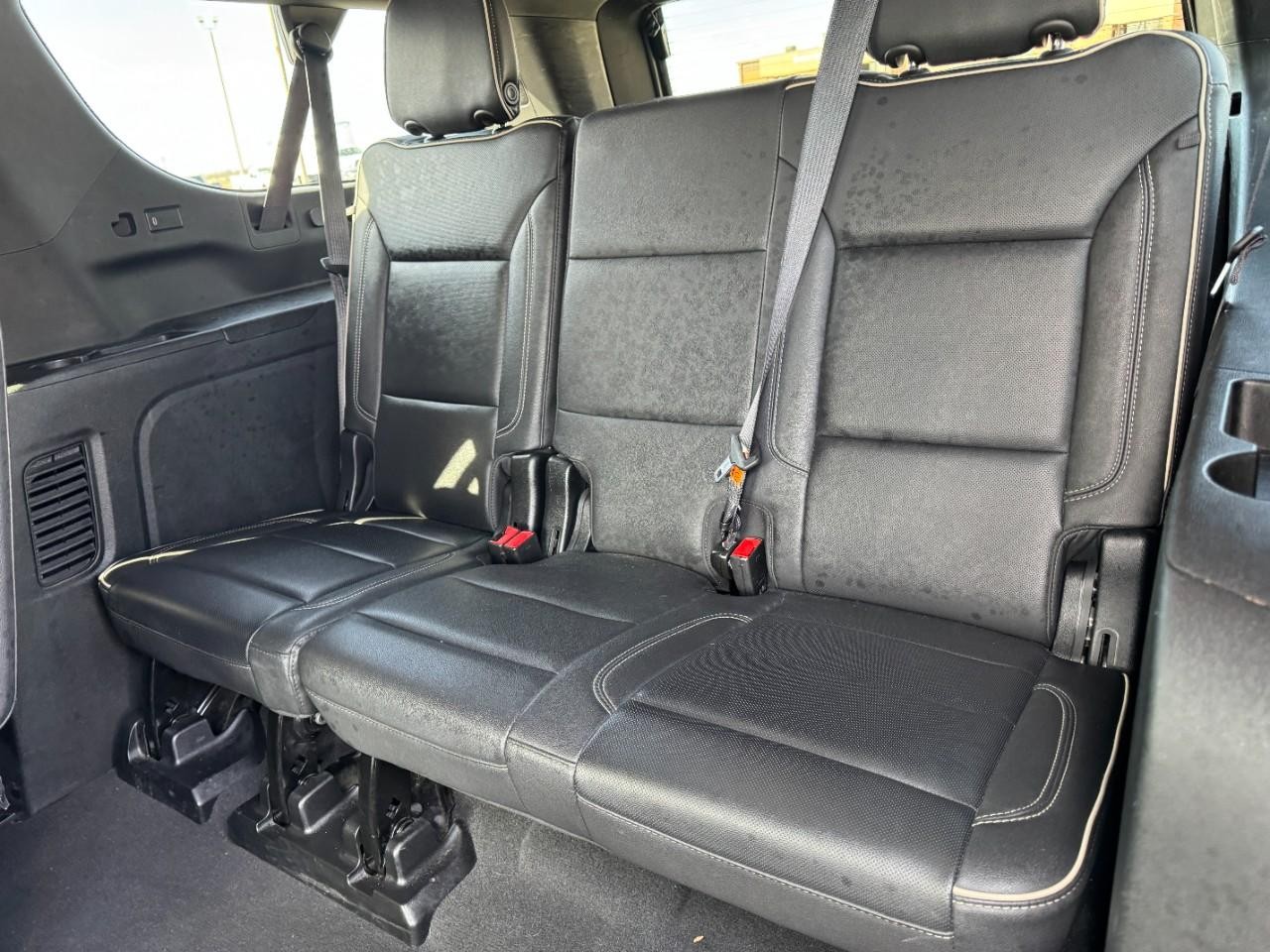 Chevrolet Suburban Vehicle Full-screen Gallery Image 11