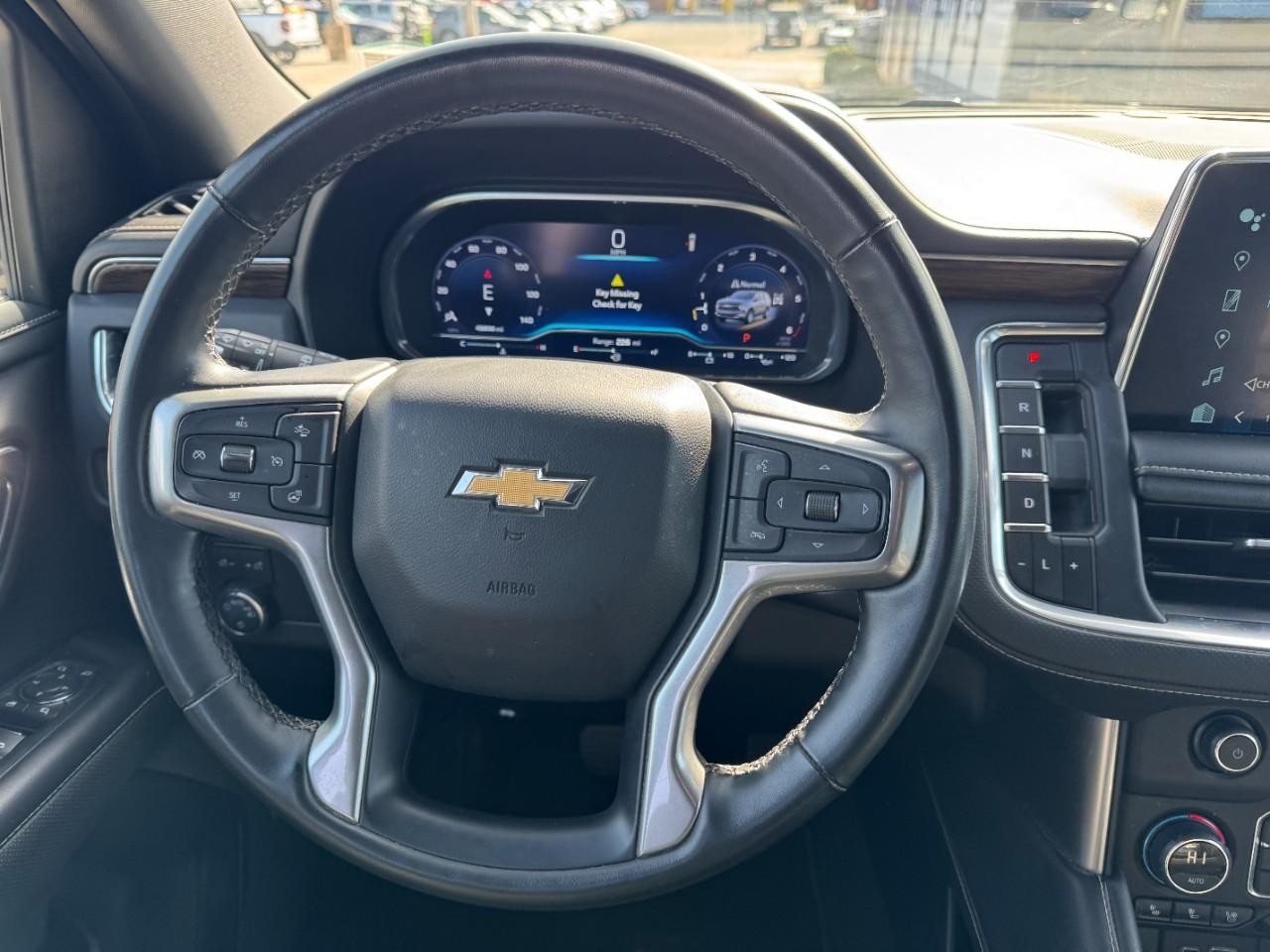 Chevrolet Suburban Vehicle Full-screen Gallery Image 14