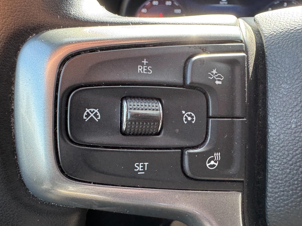 Chevrolet Suburban Vehicle Full-screen Gallery Image 19