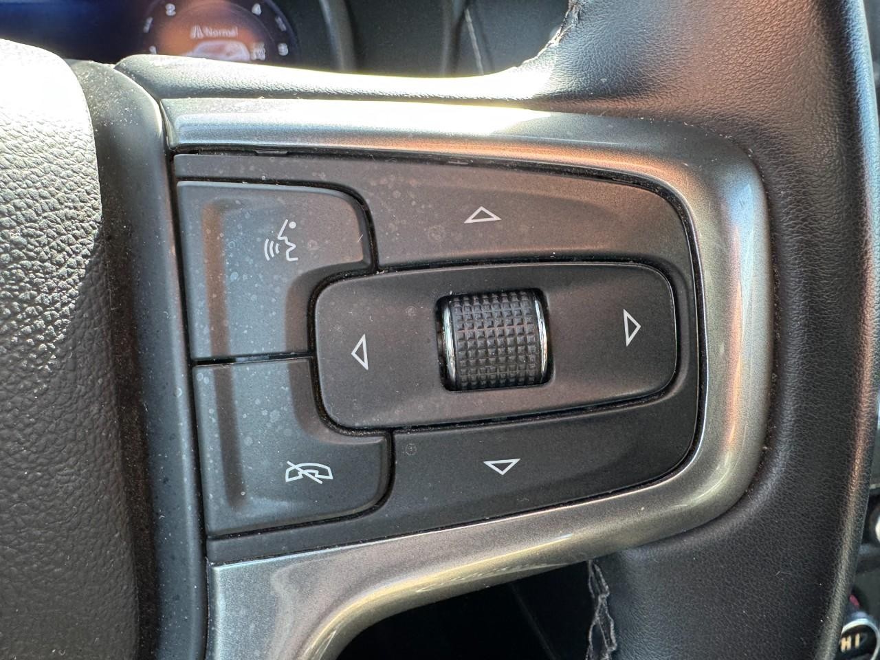 Chevrolet Suburban Vehicle Full-screen Gallery Image 20