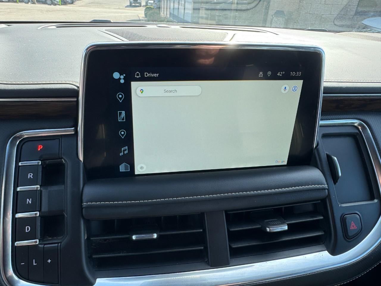 Chevrolet Suburban Vehicle Full-screen Gallery Image 23