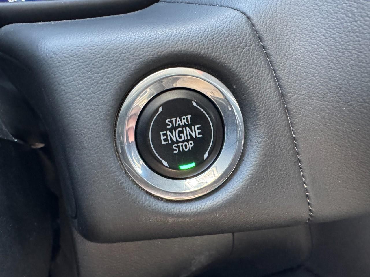 Chevrolet Suburban Vehicle Full-screen Gallery Image 25