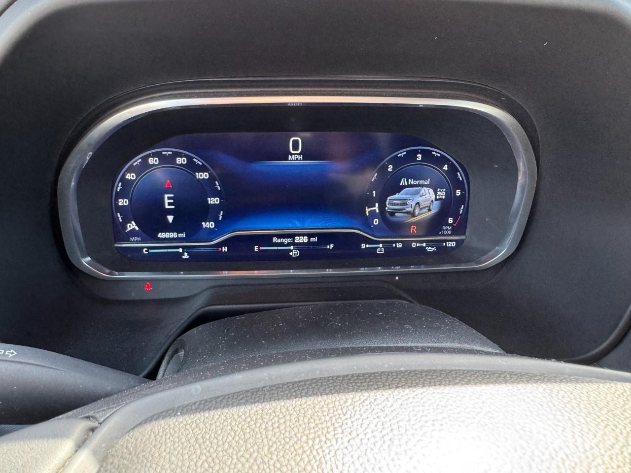 Chevrolet Suburban Vehicle Full-screen Gallery Image 26