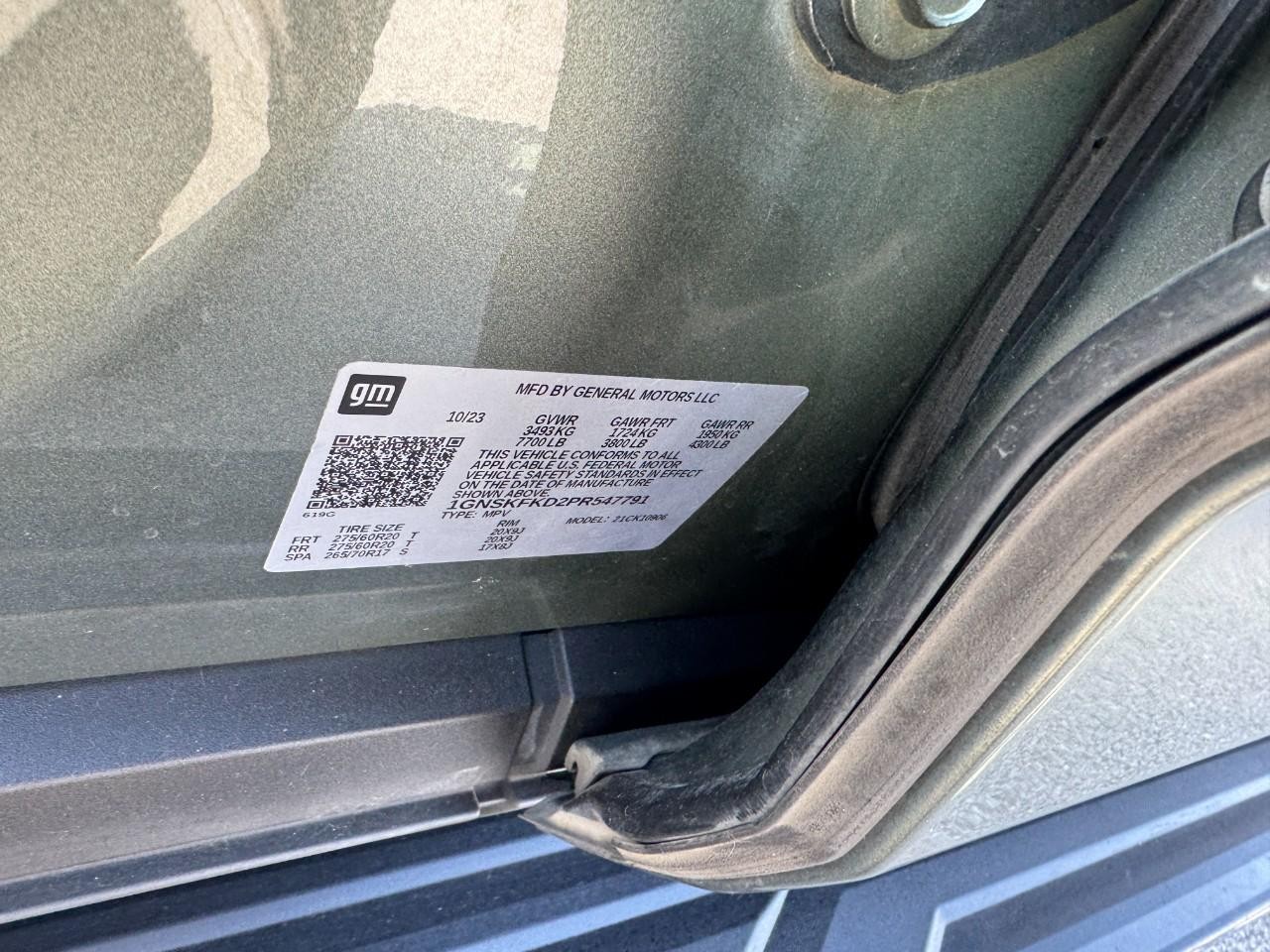 Chevrolet Suburban Vehicle Full-screen Gallery Image 27