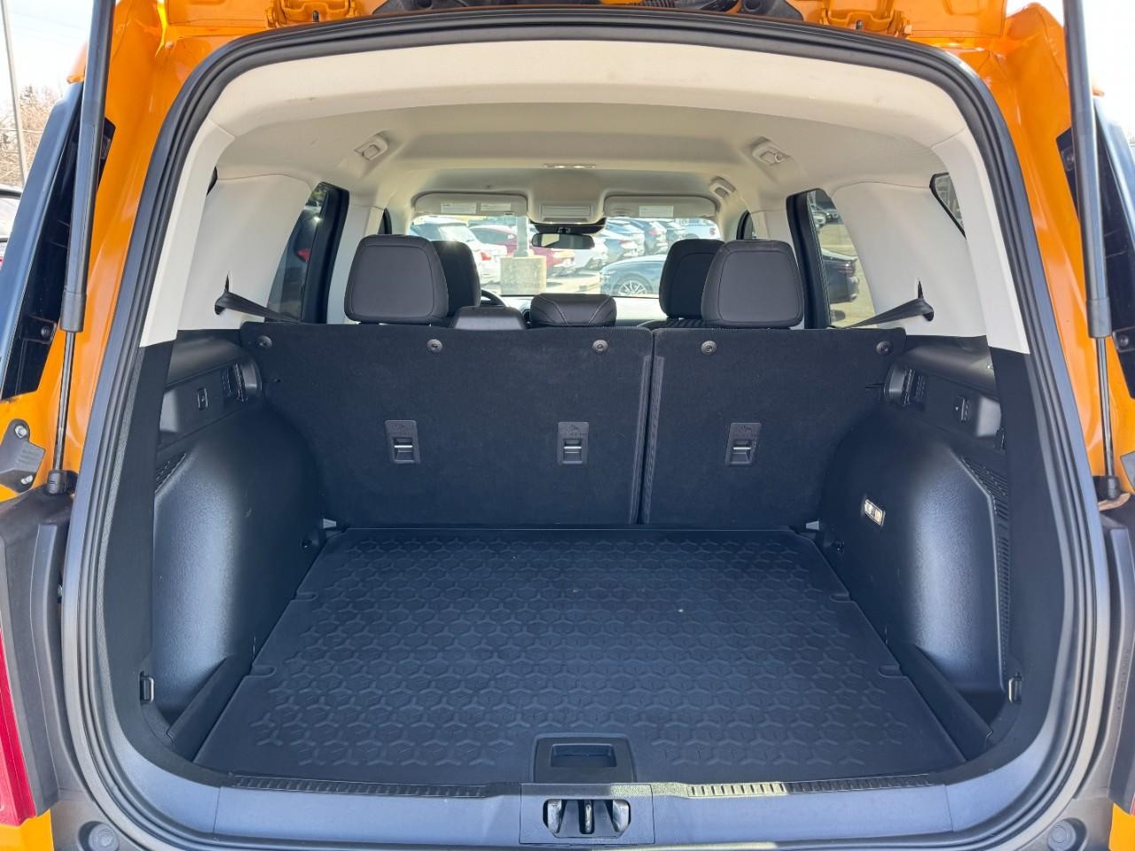 Ford Bronco Sport Vehicle Full-screen Gallery Image 06