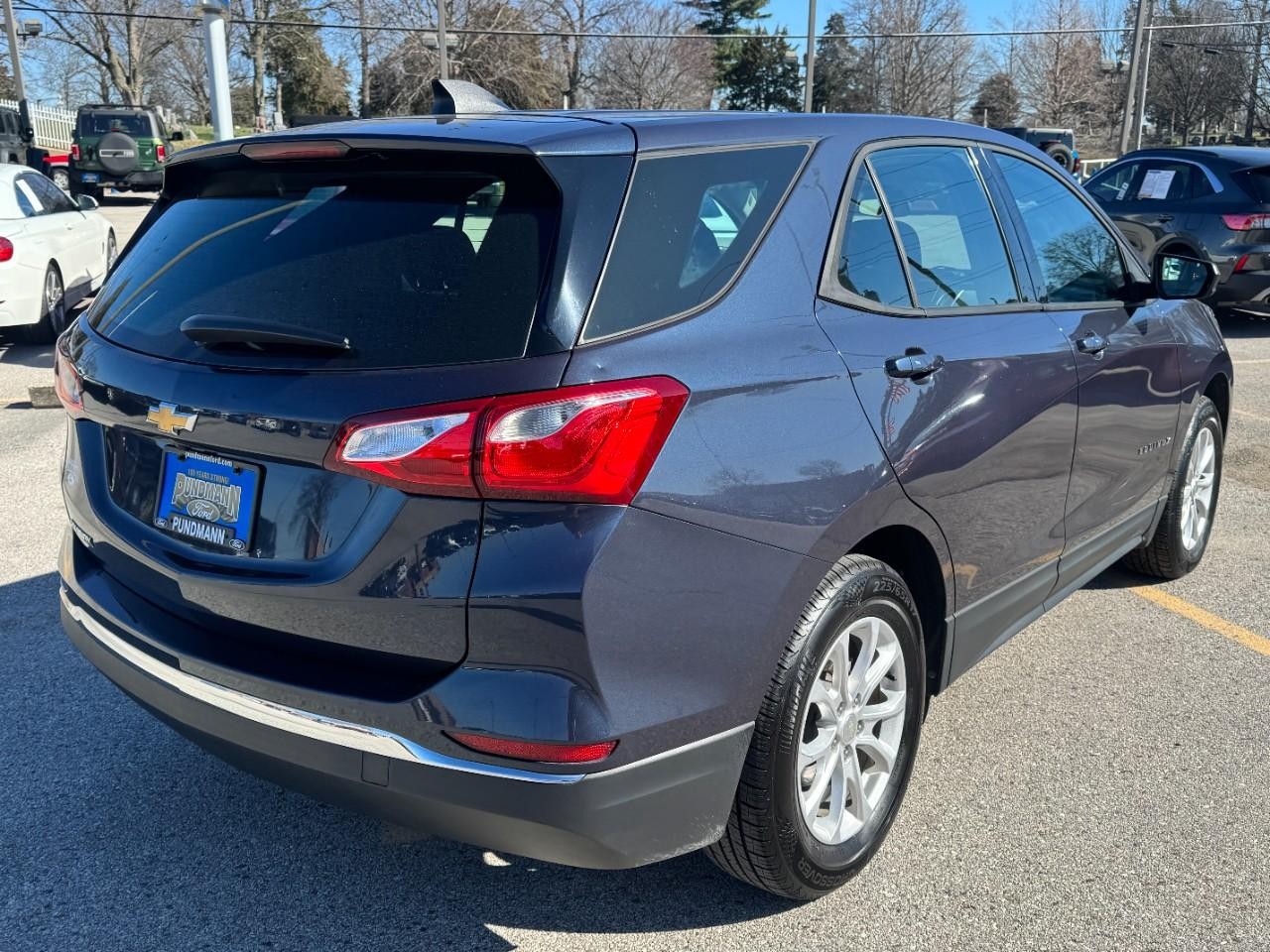 Chevrolet Equinox Vehicle Full-screen Gallery Image 03
