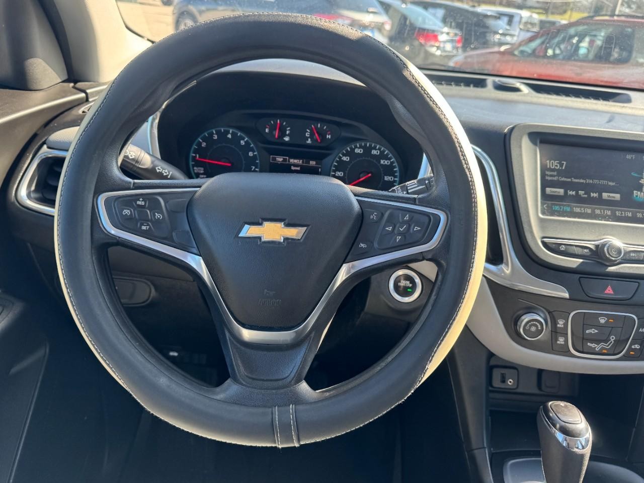 Chevrolet Equinox Vehicle Full-screen Gallery Image 12