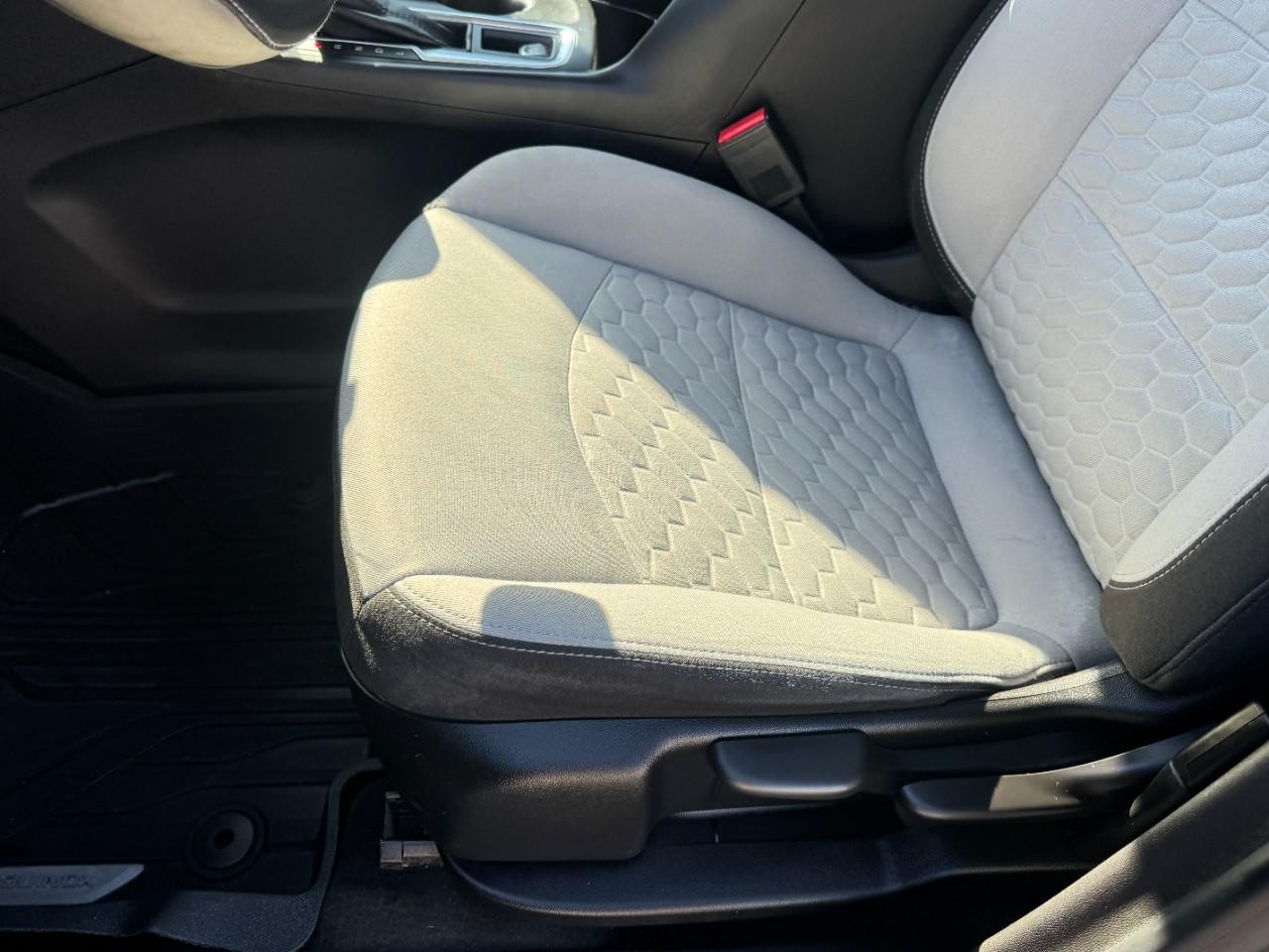 Chevrolet Equinox Vehicle Full-screen Gallery Image 14