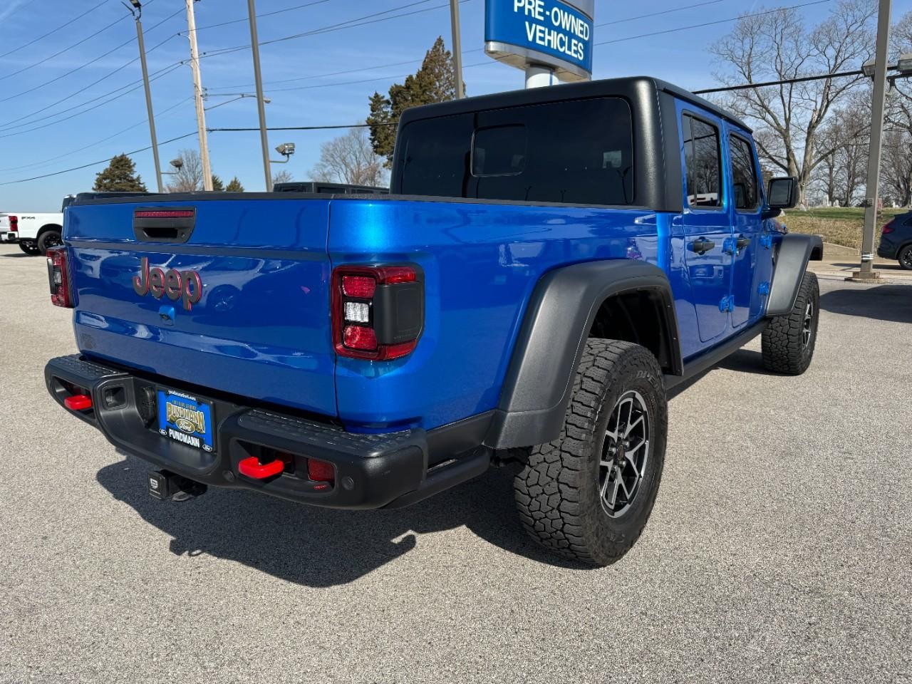 Jeep Gladiator Vehicle Full-screen Gallery Image 03