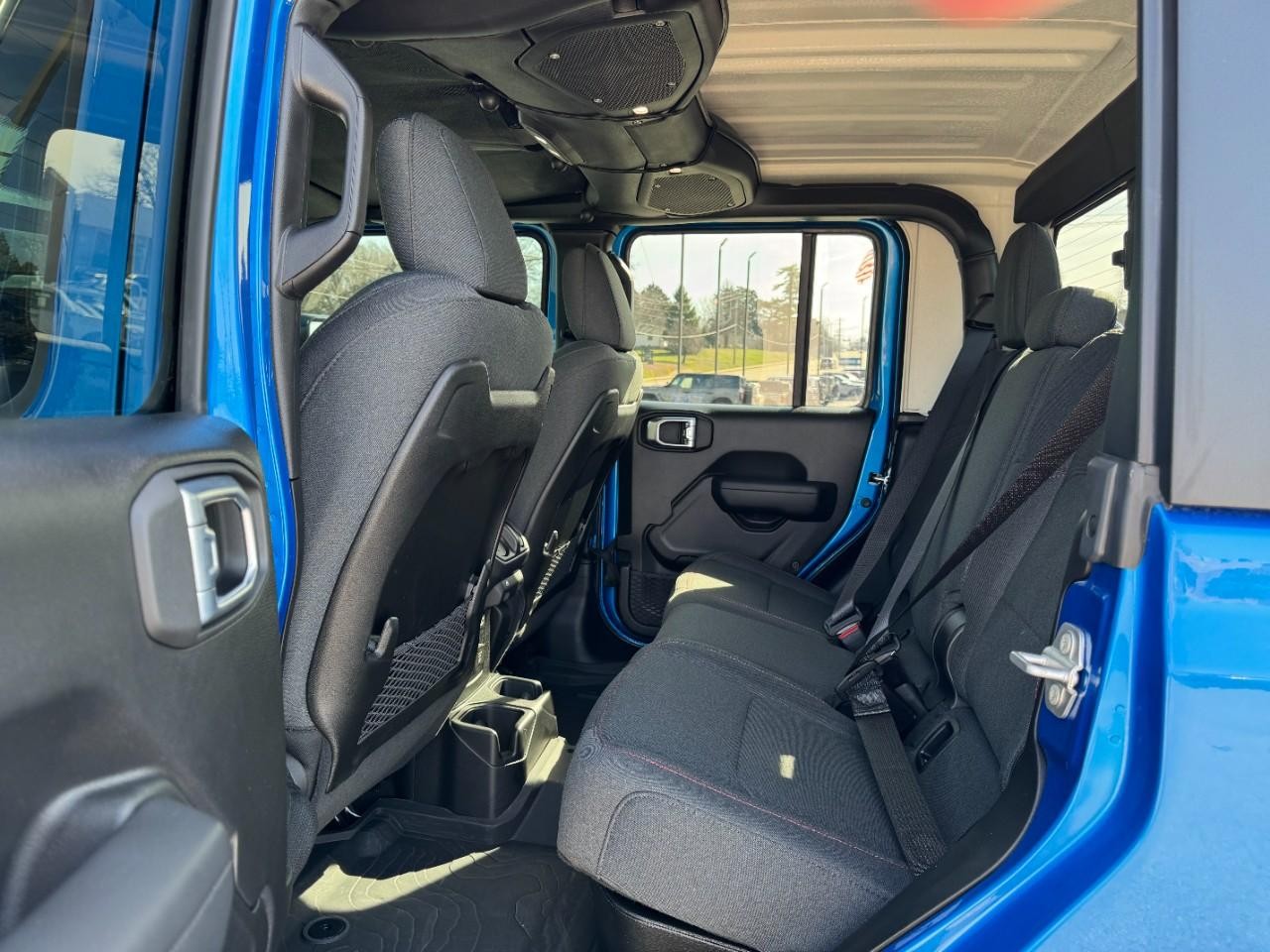 Jeep Gladiator Vehicle Full-screen Gallery Image 10