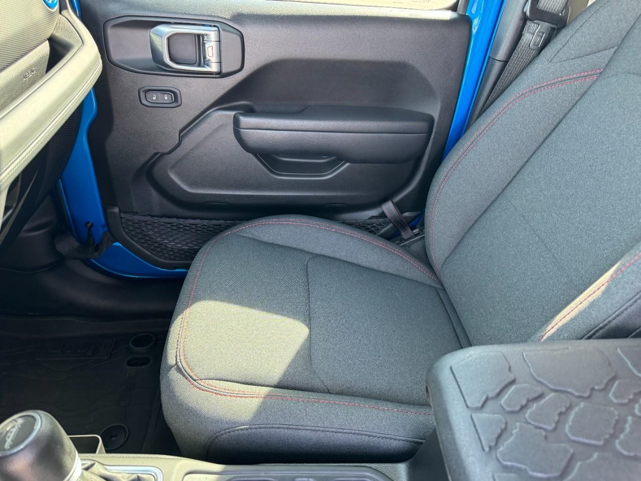 Jeep Gladiator Vehicle Full-screen Gallery Image 13