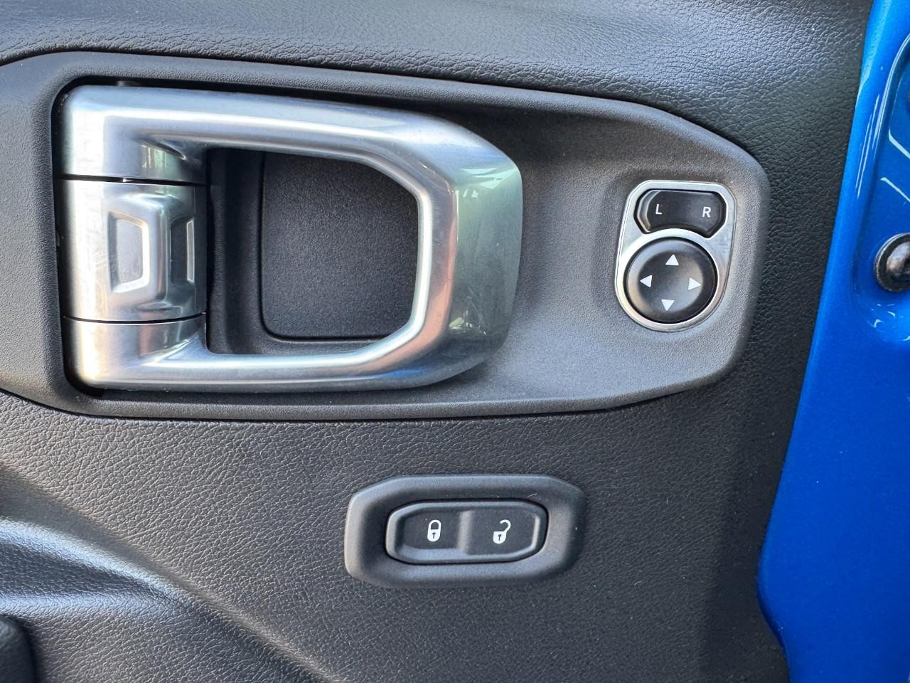 Jeep Gladiator Vehicle Full-screen Gallery Image 15