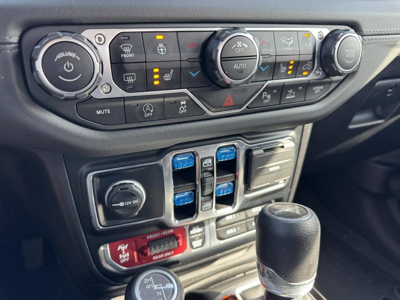 Jeep Gladiator Vehicle Full-screen Gallery Image 18