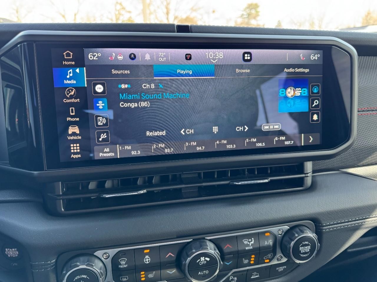 Jeep Gladiator Vehicle Full-screen Gallery Image 19