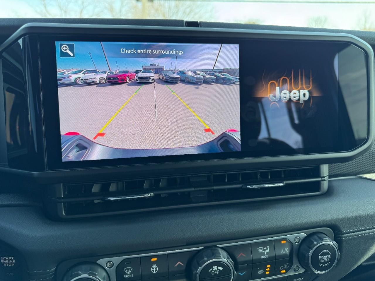 Jeep Gladiator Vehicle Full-screen Gallery Image 20