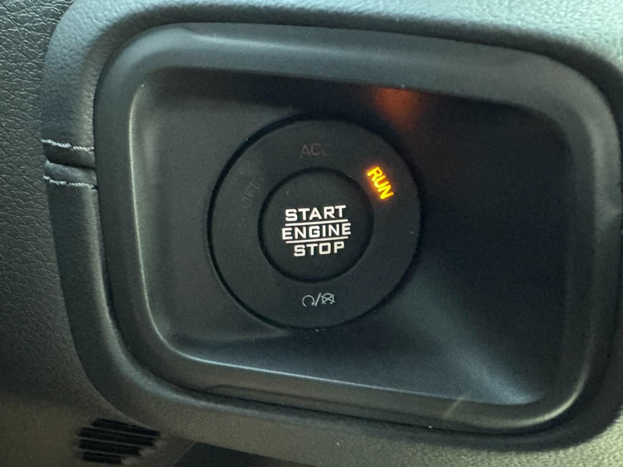 Jeep Gladiator Vehicle Full-screen Gallery Image 21