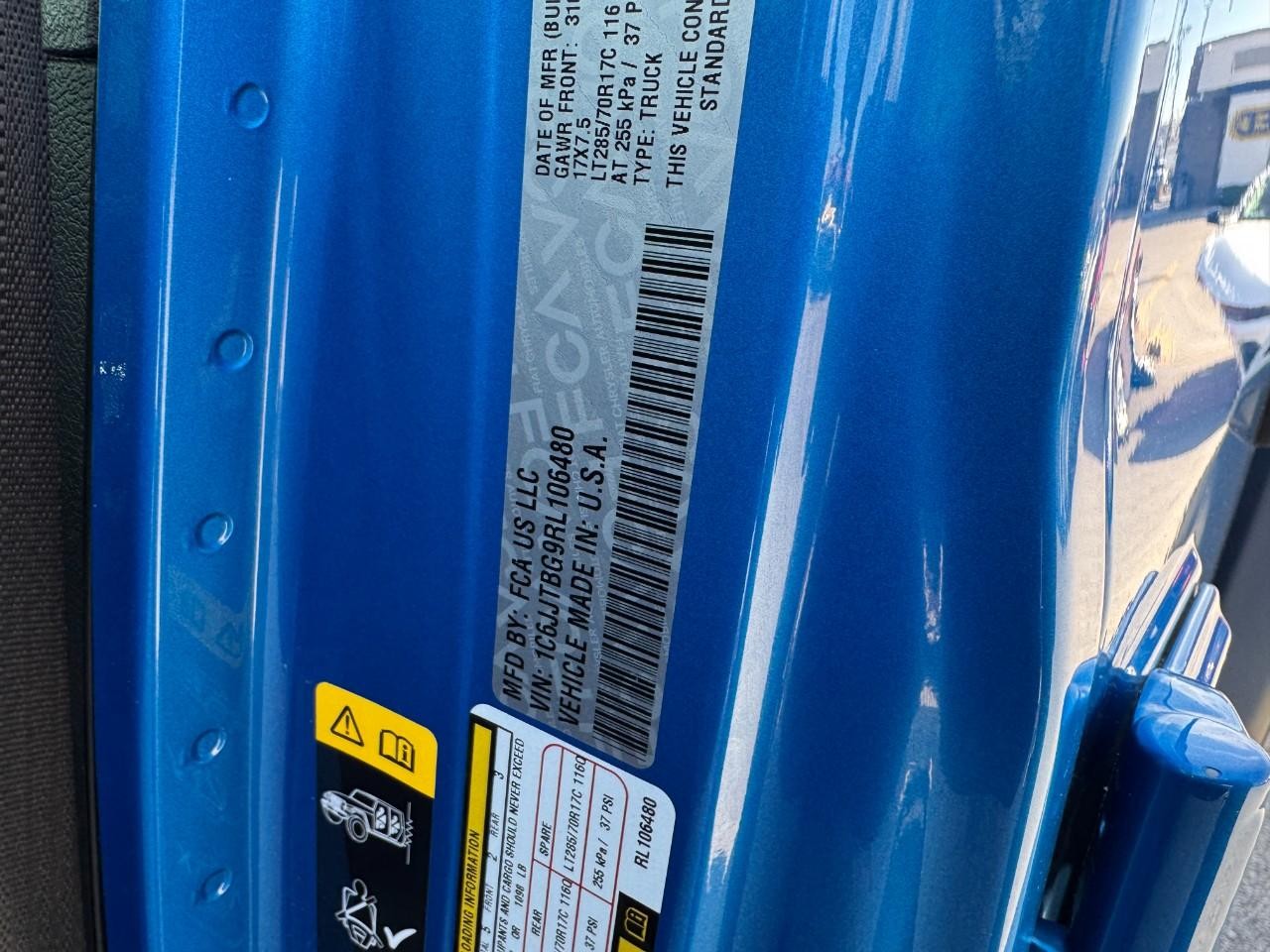 Jeep Gladiator Vehicle Full-screen Gallery Image 23