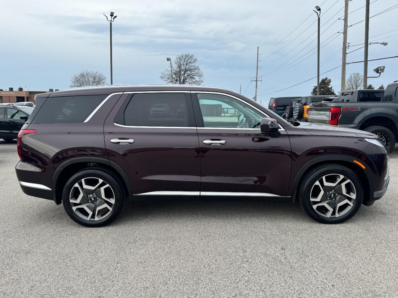 Hyundai Palisade Vehicle Full-screen Gallery Image 02