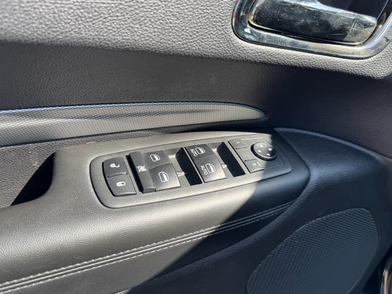 Dodge Durango Vehicle Full-screen Gallery Image 15