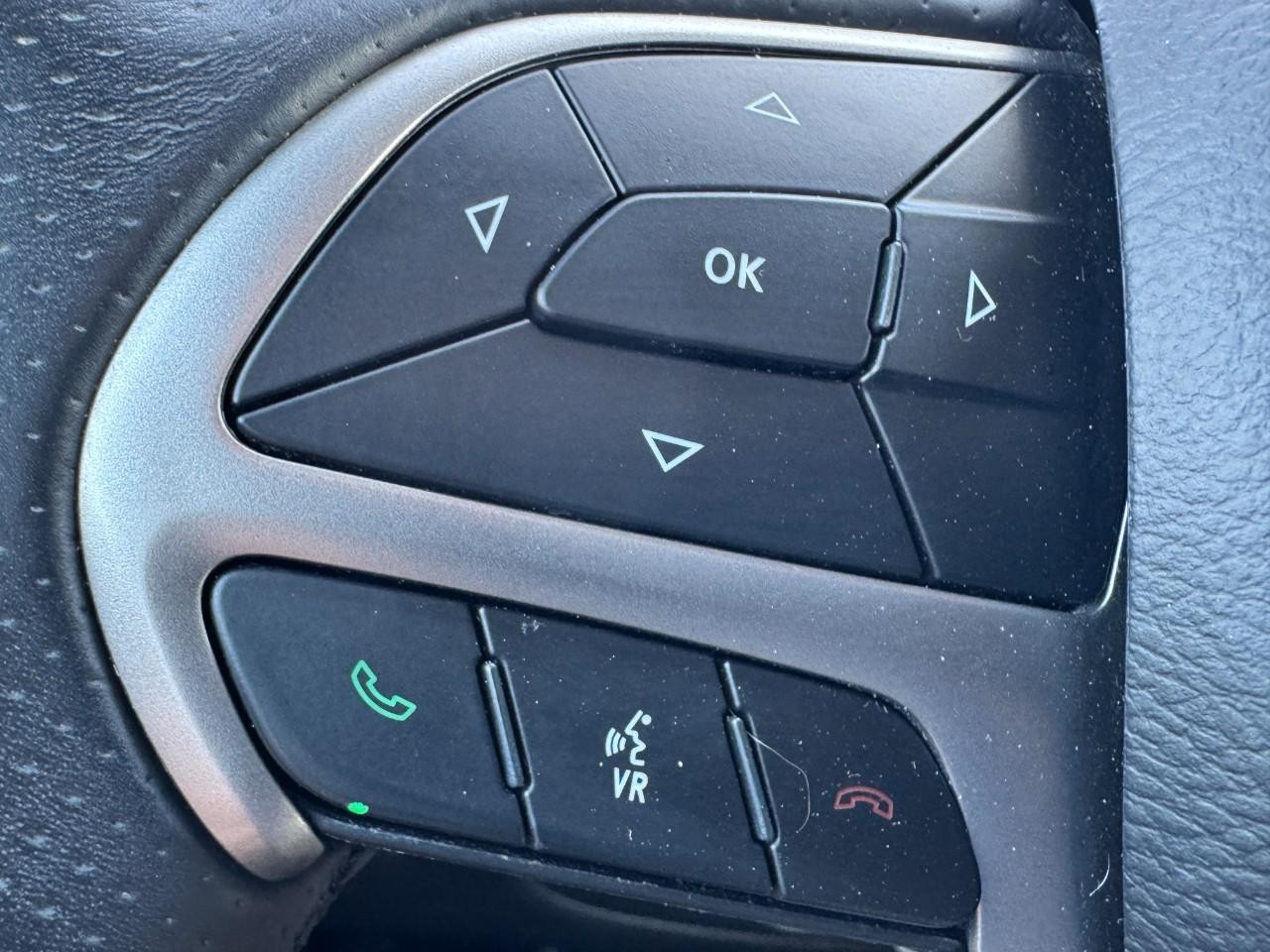 Dodge Durango Vehicle Full-screen Gallery Image 16