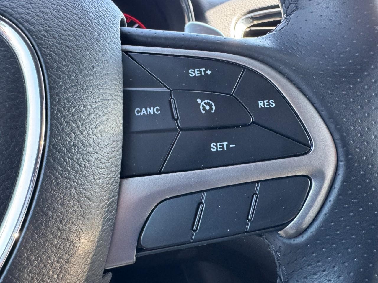 Dodge Durango Vehicle Full-screen Gallery Image 17