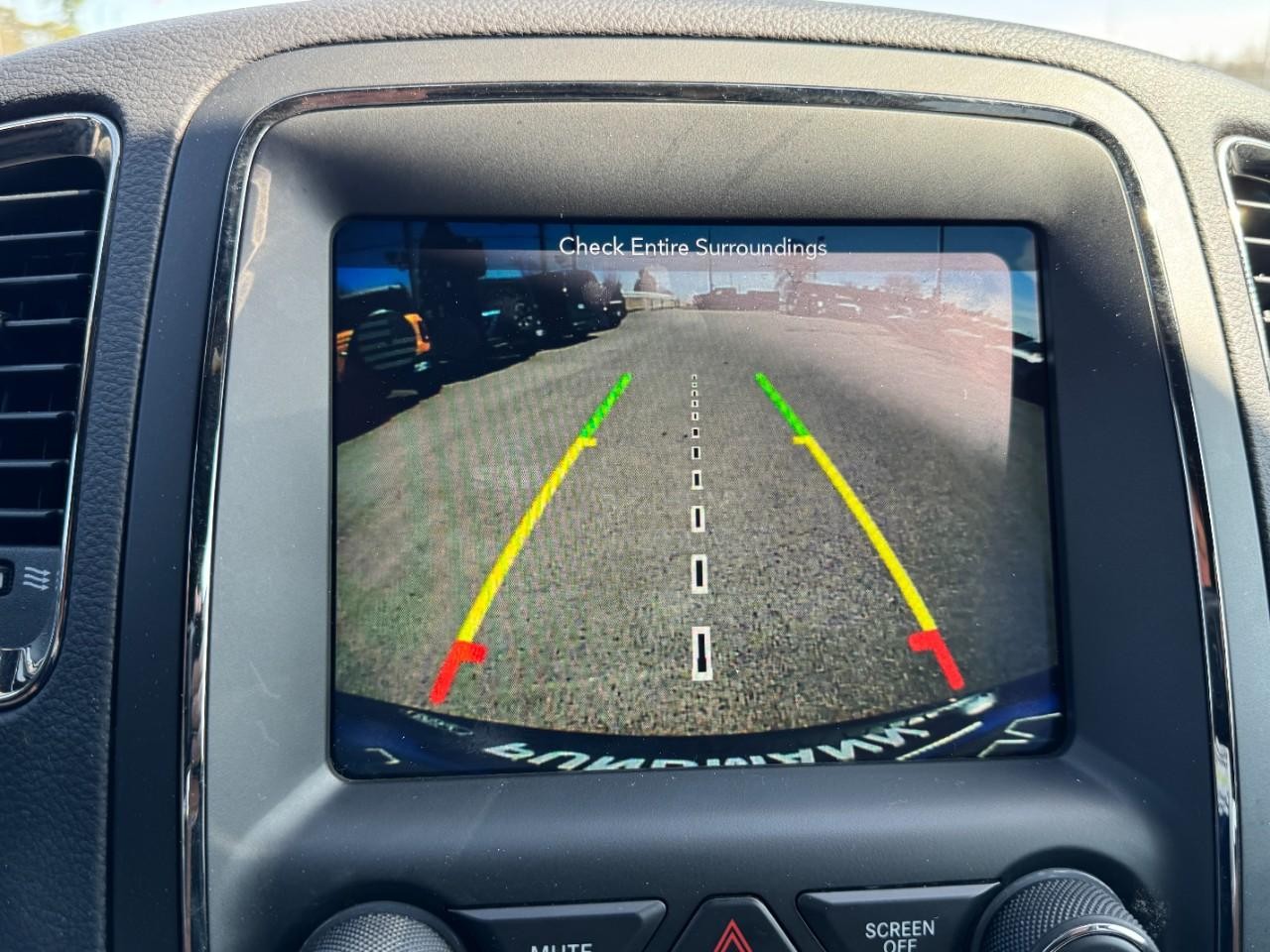 Dodge Durango Vehicle Full-screen Gallery Image 22