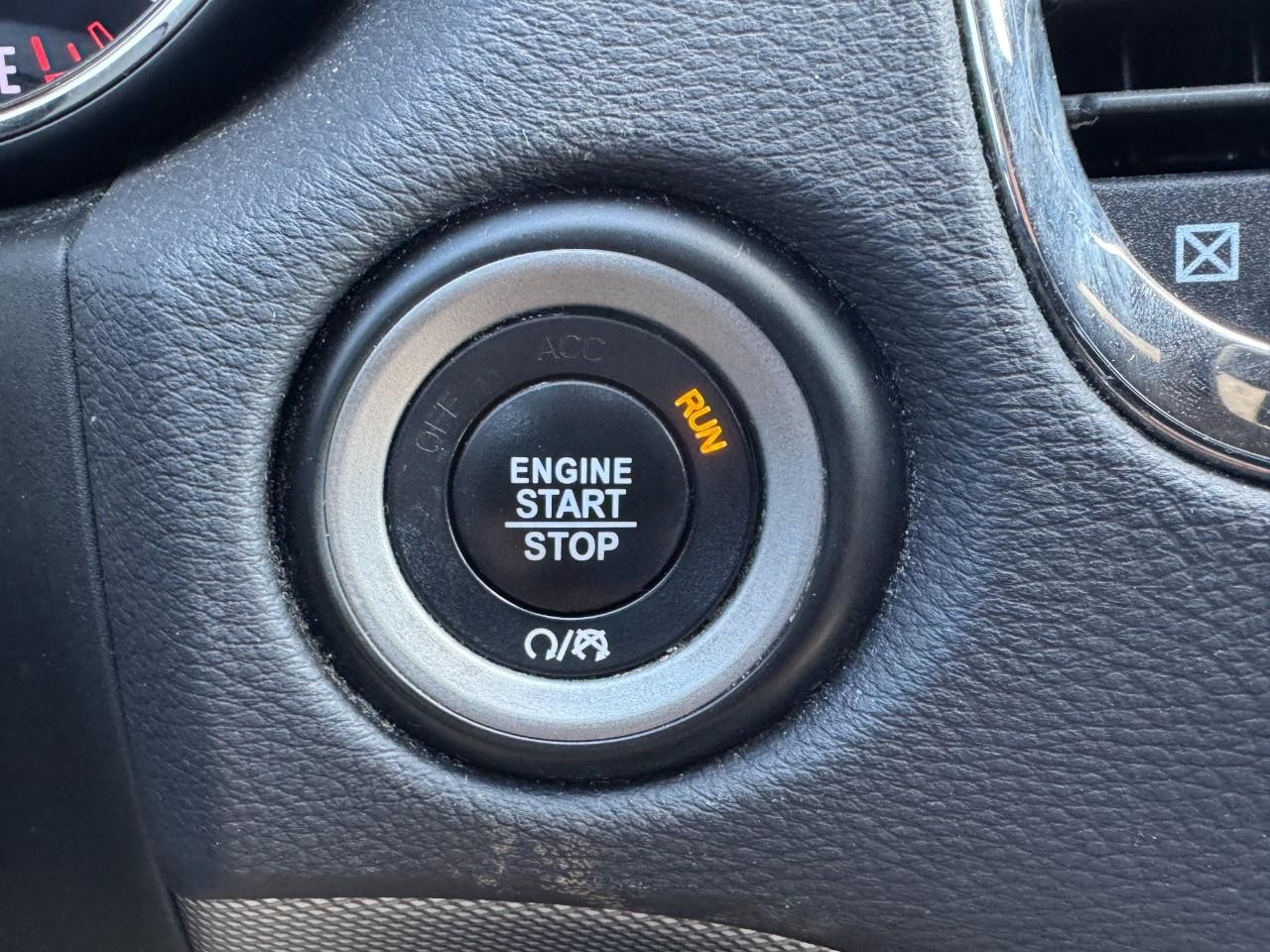 Dodge Durango Vehicle Full-screen Gallery Image 23