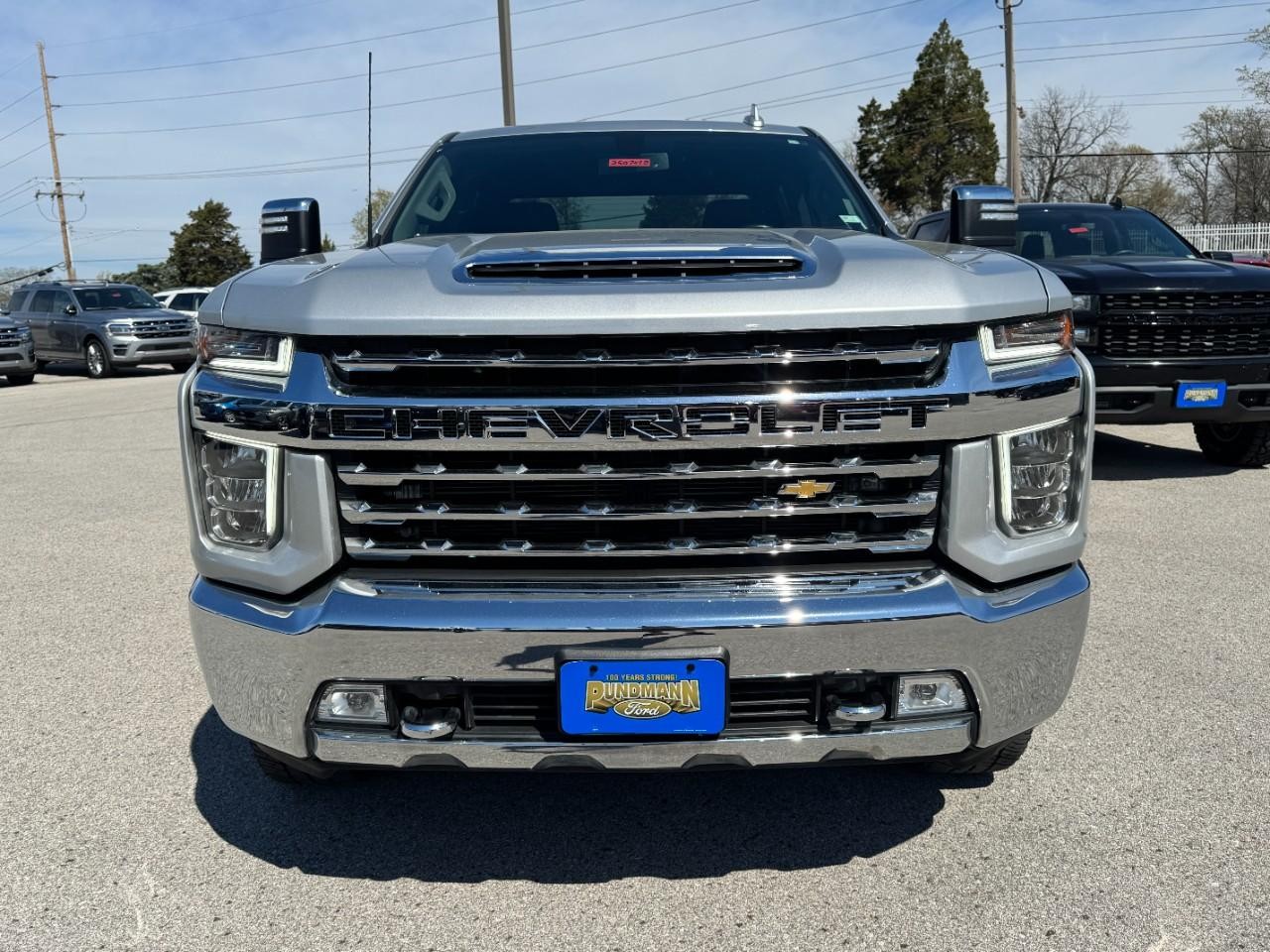 Chevrolet Silverado 2500HD Vehicle Full-screen Gallery Image 09