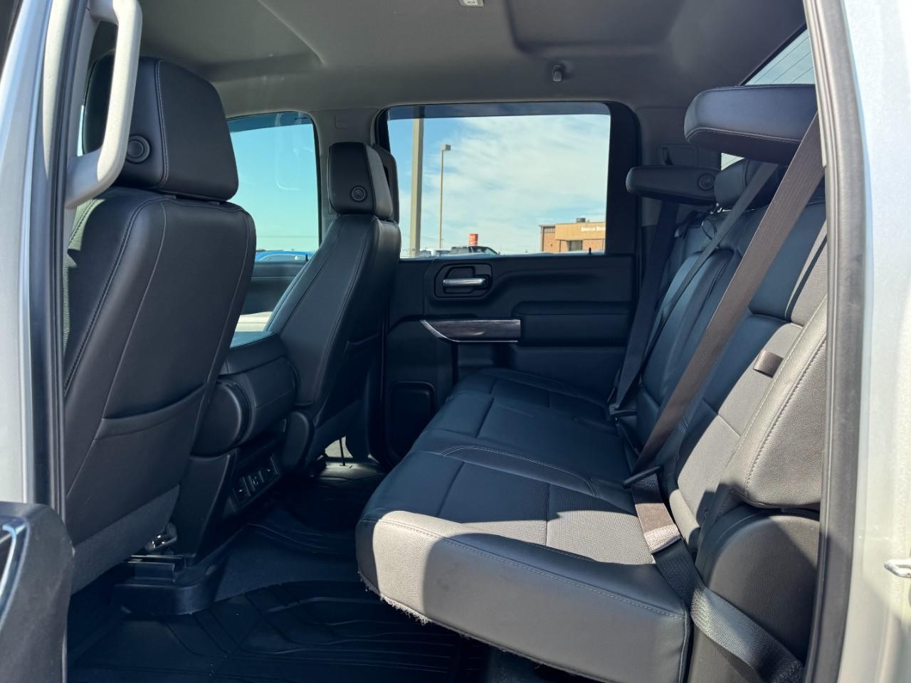 Chevrolet Silverado 2500HD Vehicle Full-screen Gallery Image 10