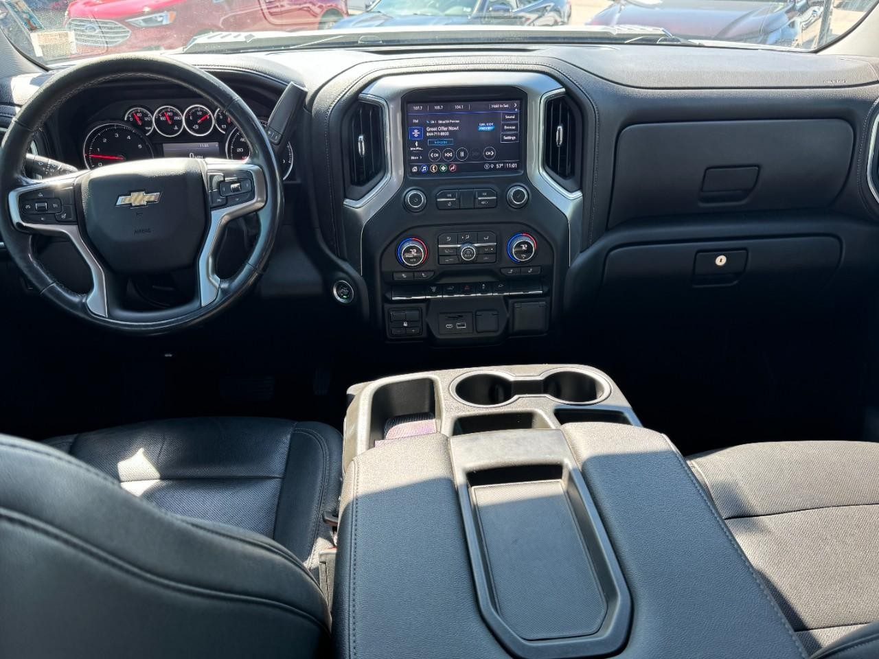 Chevrolet Silverado 2500HD Vehicle Full-screen Gallery Image 11