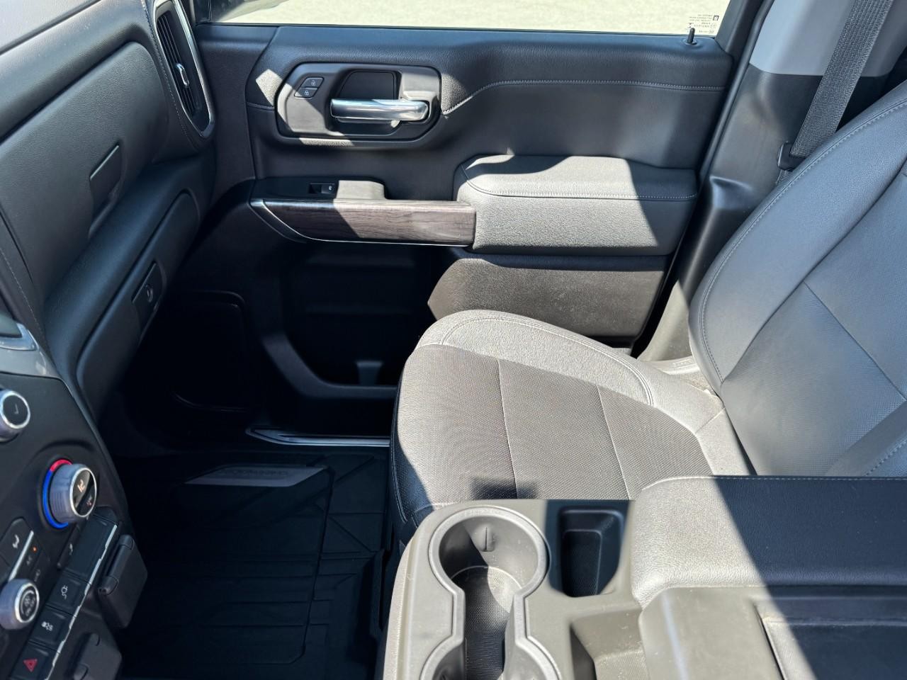 Chevrolet Silverado 2500HD Vehicle Full-screen Gallery Image 13