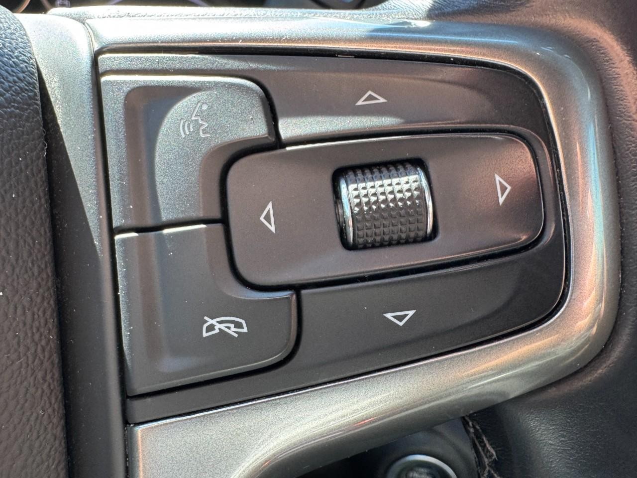 Chevrolet Silverado 2500HD Vehicle Full-screen Gallery Image 18