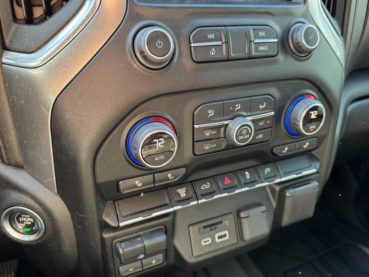 Chevrolet Silverado 2500HD Vehicle Full-screen Gallery Image 19