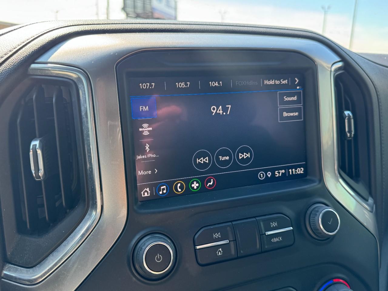 Chevrolet Silverado 2500HD Vehicle Full-screen Gallery Image 20