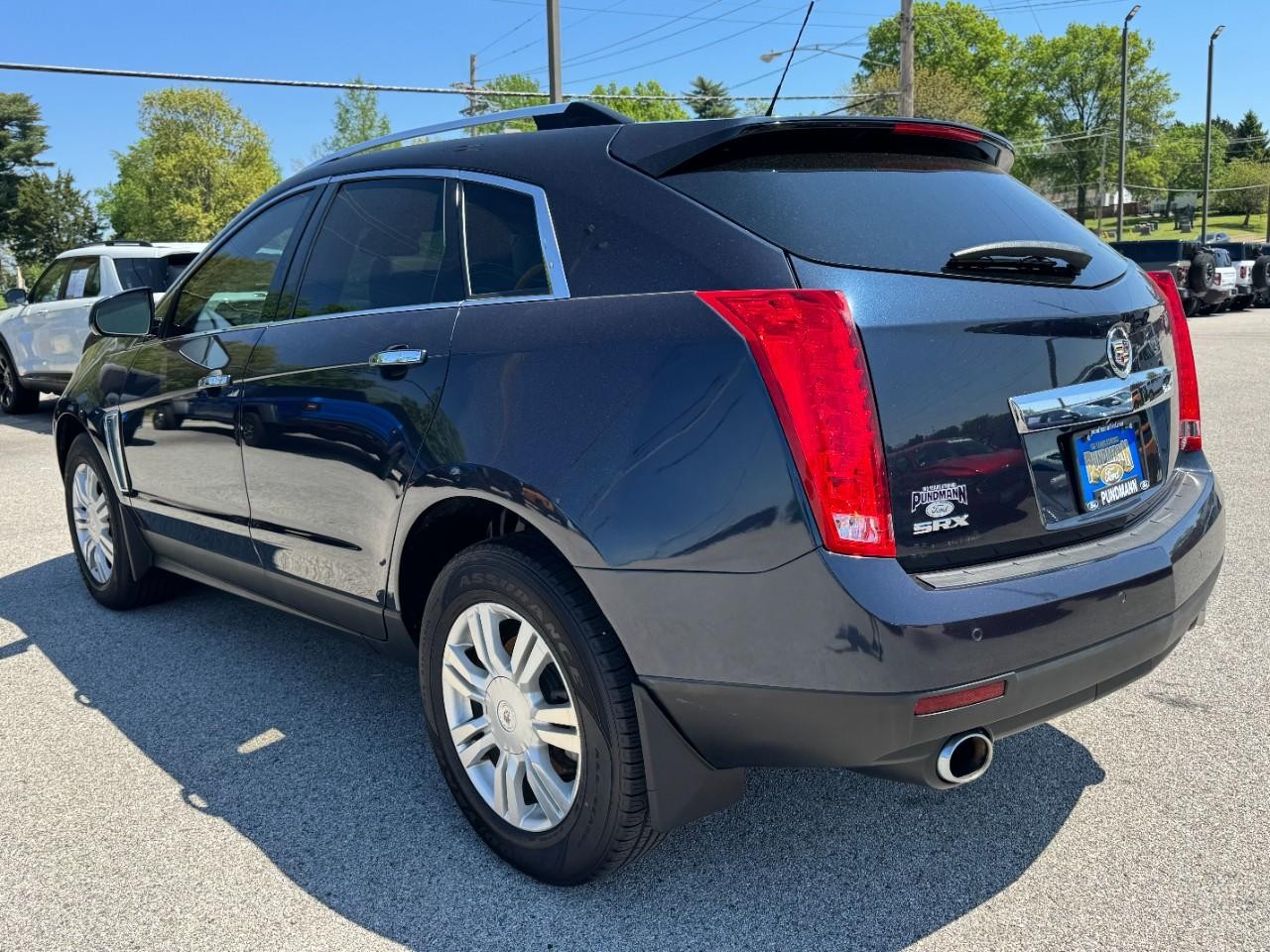 Cadillac SRX Vehicle Full-screen Gallery Image 05