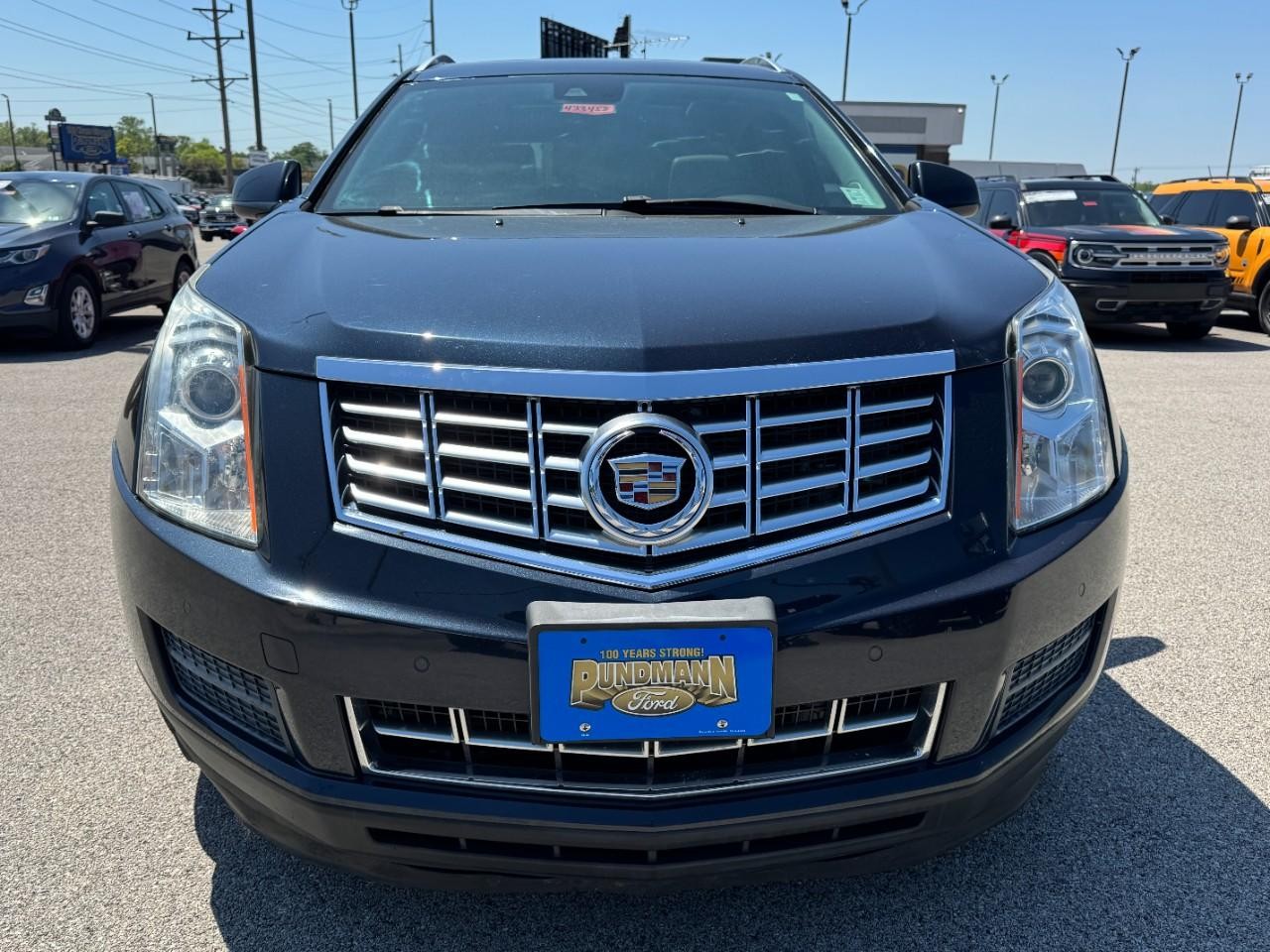 Cadillac SRX Vehicle Full-screen Gallery Image 09