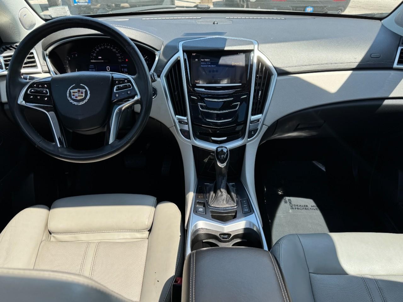 Cadillac SRX Vehicle Full-screen Gallery Image 12