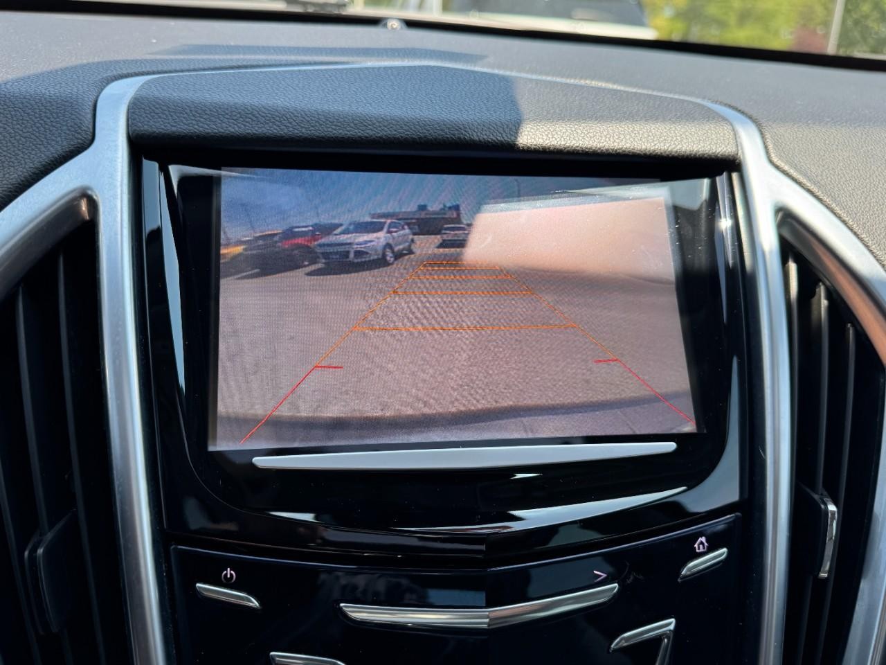 Cadillac SRX Vehicle Full-screen Gallery Image 21