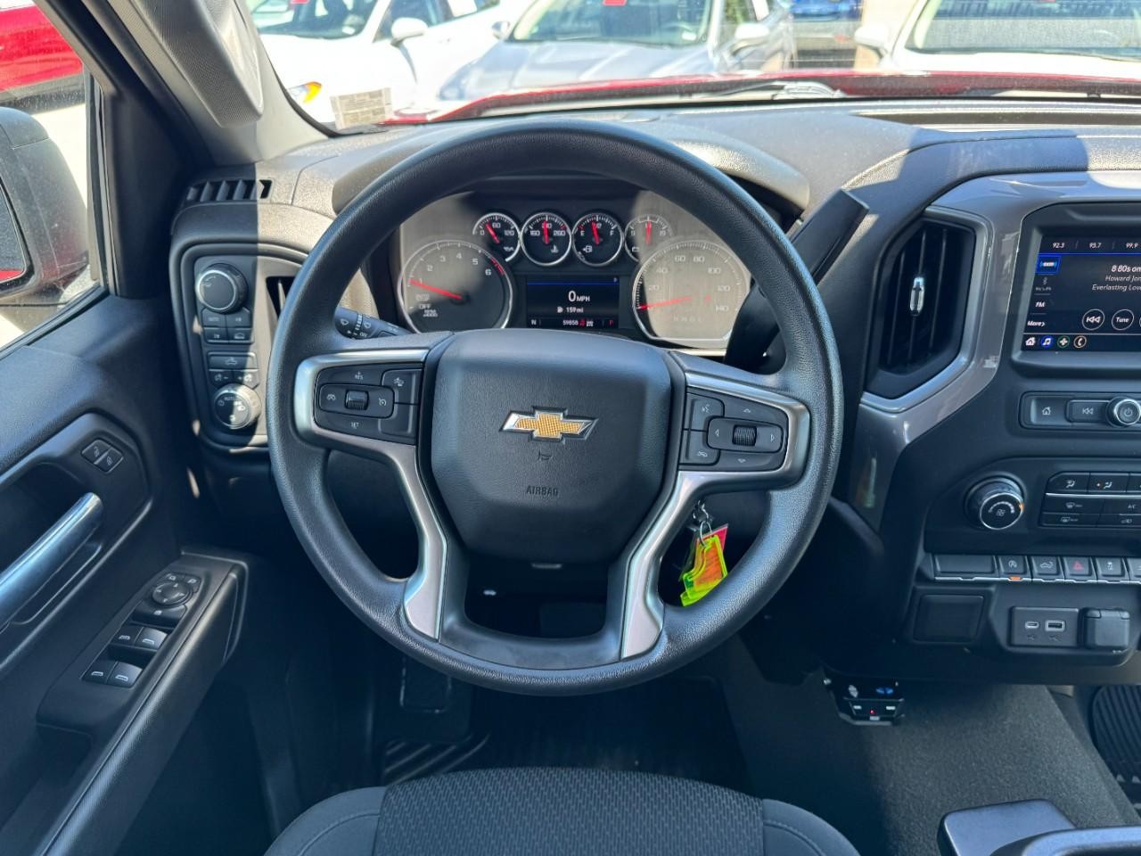 Chevrolet Silverado 1500 Vehicle Full-screen Gallery Image 12