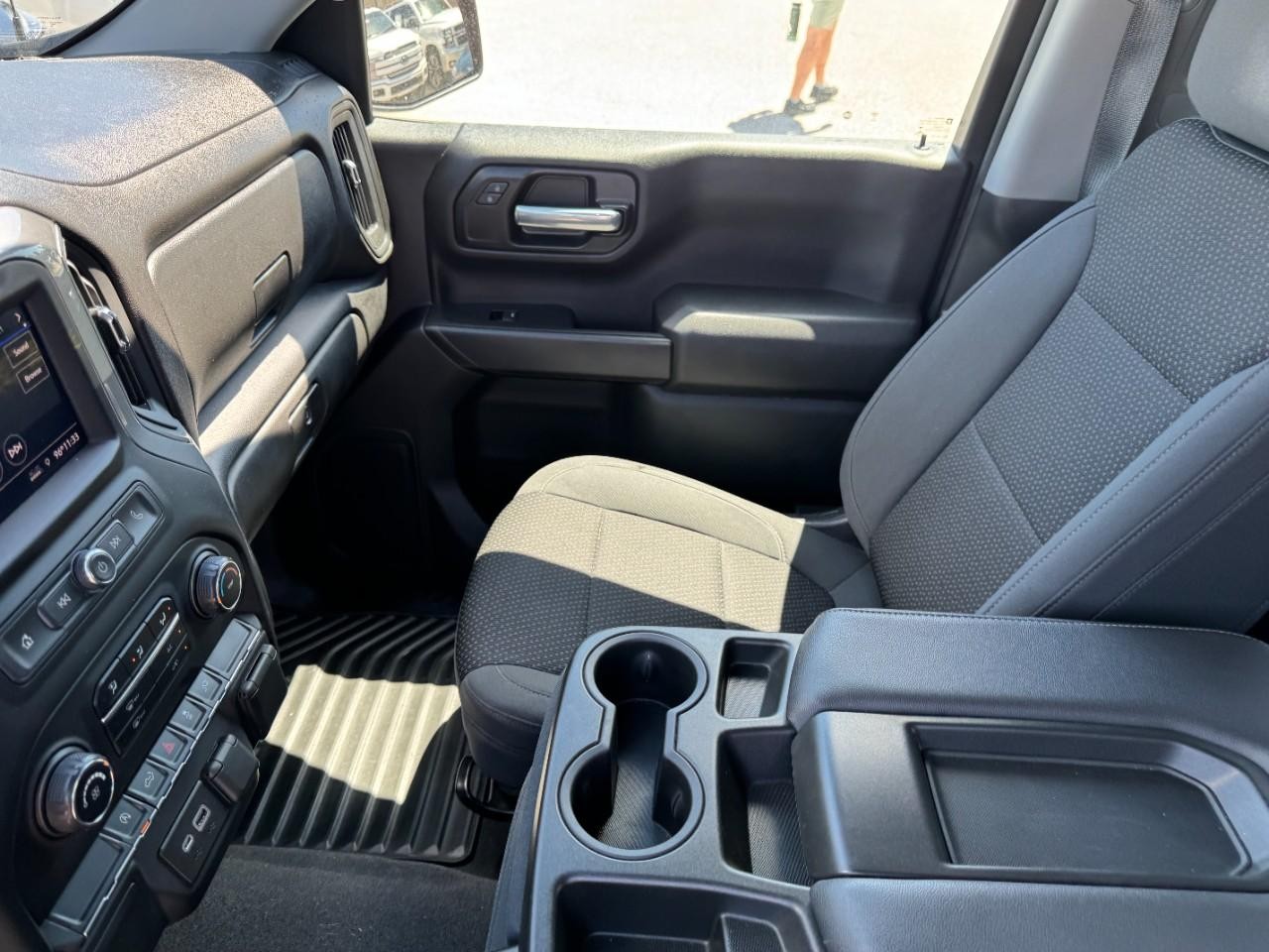 Chevrolet Silverado 1500 Vehicle Full-screen Gallery Image 13
